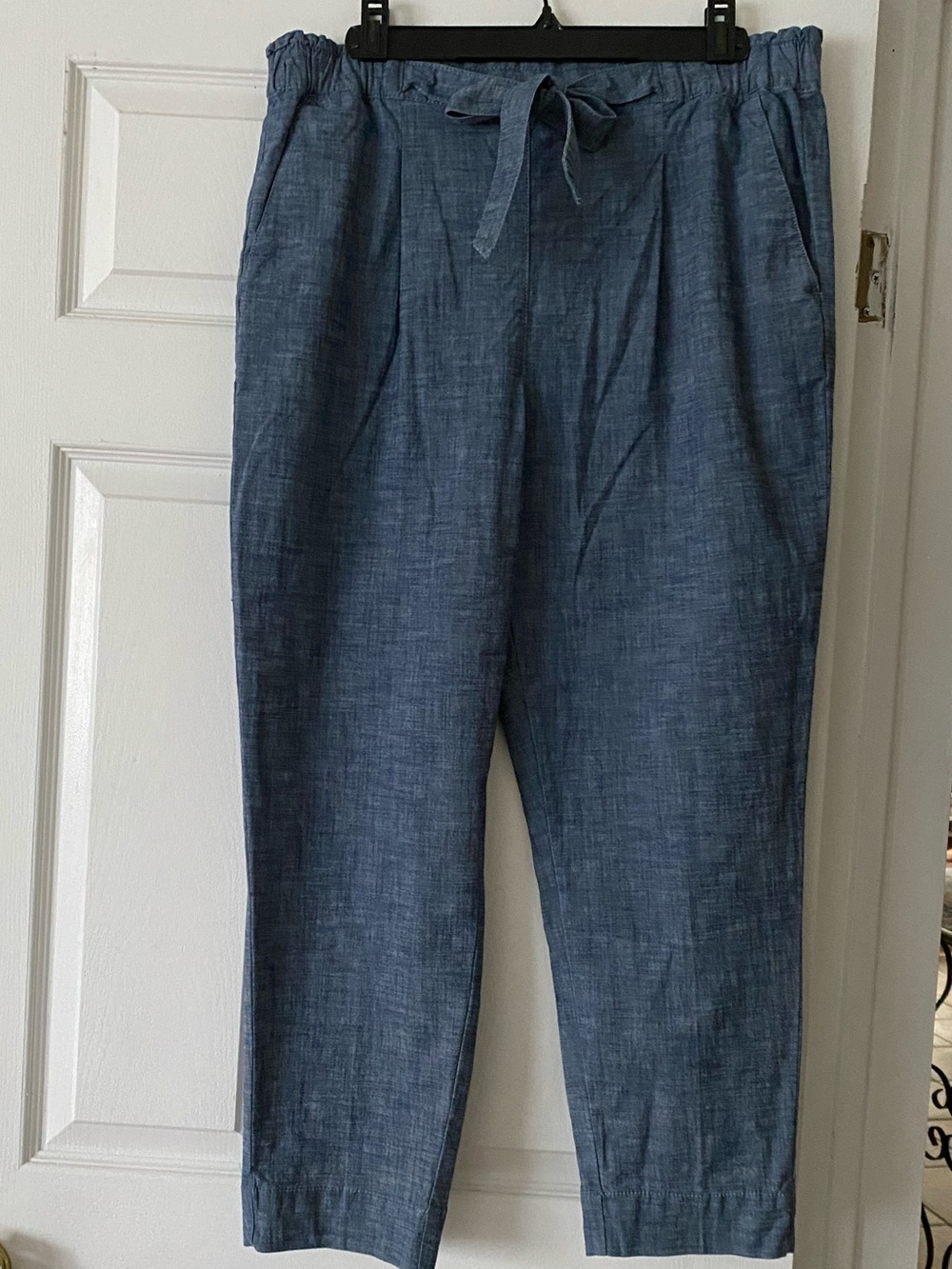 Reitmans woman’s pants size 14 with an elastic waist